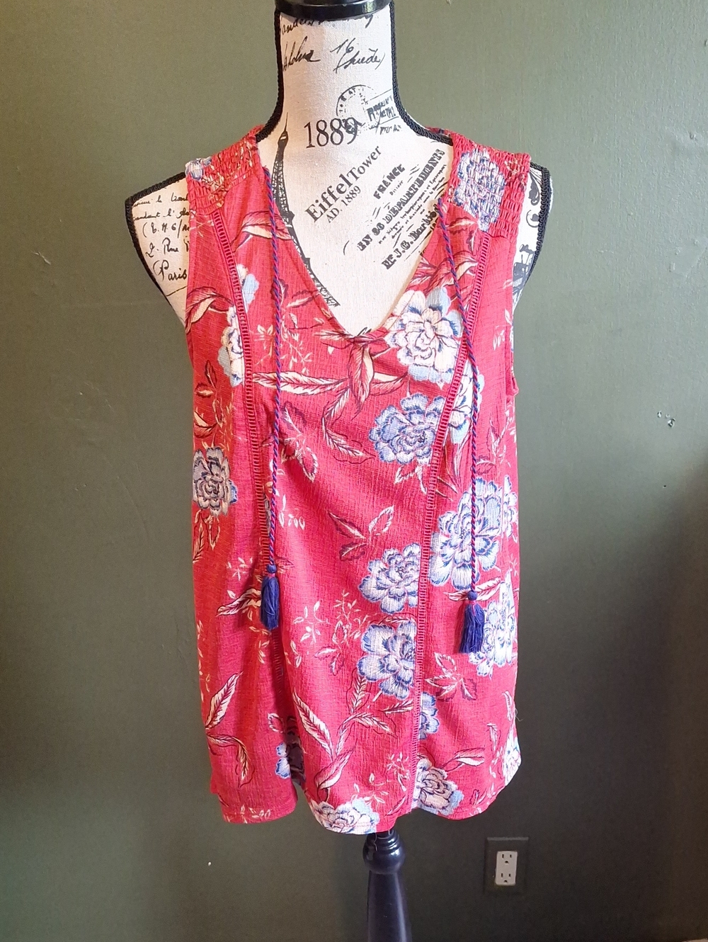 Knox Rose Red Floral V-Neck Tassel Tank